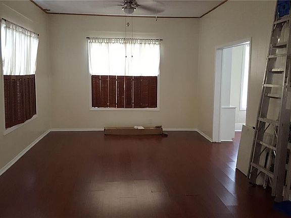 3rd image of 625 W Richard Ave