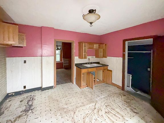 3rd image of 411 N 5th St