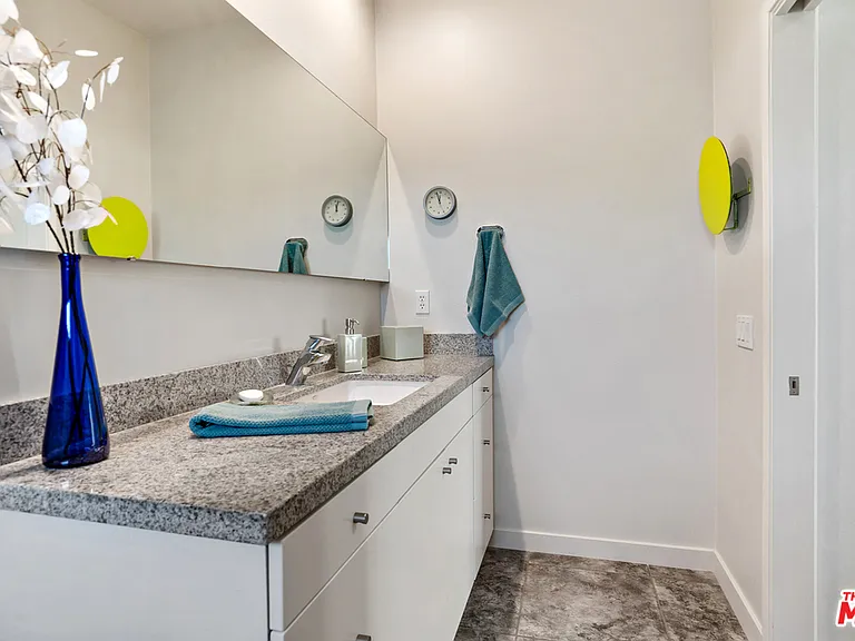 737 E Arenas Rd — Photo 20
