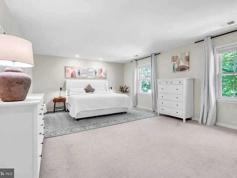 9708 Meyer Point Dr — Photo 11