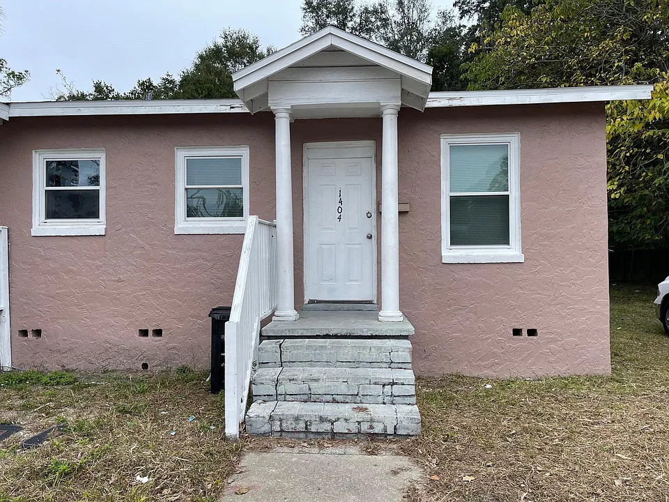 1402 E University Ave #1402