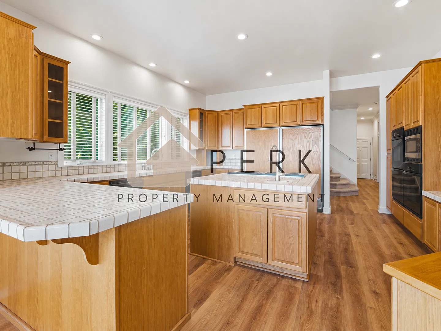 Spacious 5-Bedroom Home with Bay Views, Pool & Hot Tub Port Hadlock — Photo 4