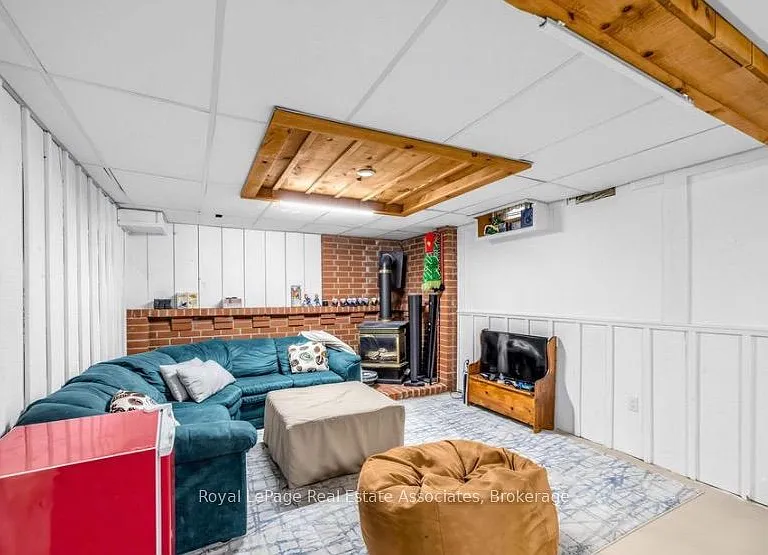 6760 Dolmage Ct — Photo 21