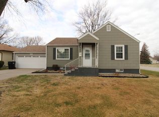 1023 Blaine St, Holdrege, NE 68949
