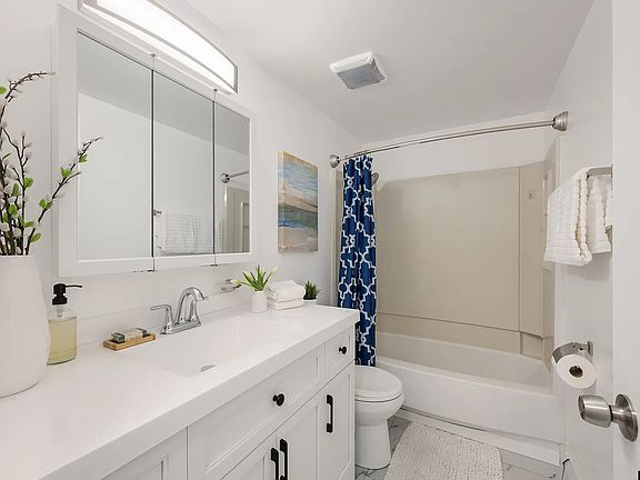 2nd image of 4409 Julep St