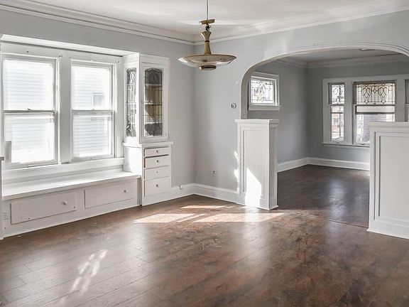 3rd image of 2955 East Blvd