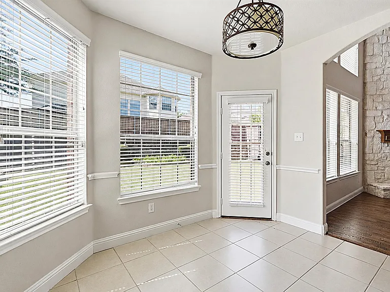 357 Spring Meadow Dr — Photo 6