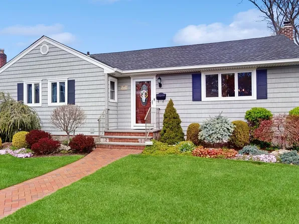 3989 Worthmor Drive, Seaford, NY 11783