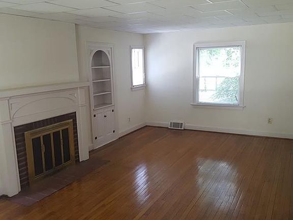 4th image of 122 W Englewood Ave