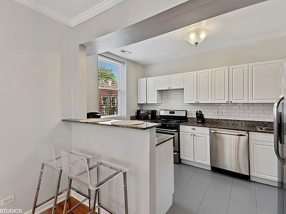 4th image of 4415 N Lawndale Ave APT 3