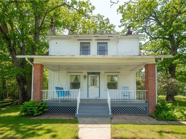 11 Old Mill Rd, Ohiopyle, PA 15470