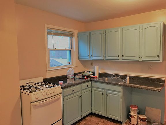 5th image of 246 Midland Ave #B