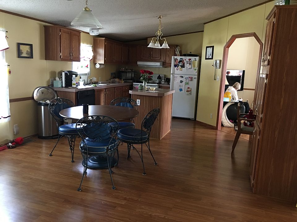 1st image of 25202 Eisenhower Dr