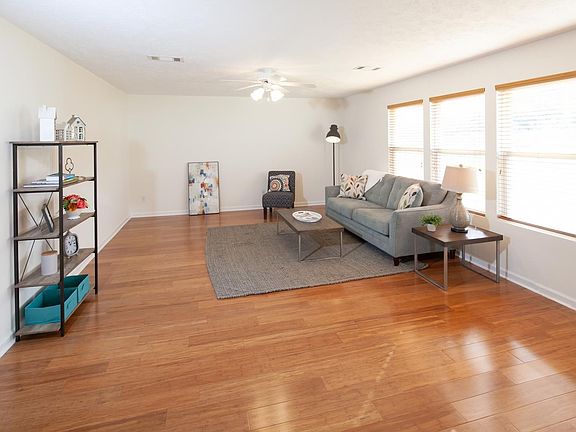 5th image of 104 Neville Ct