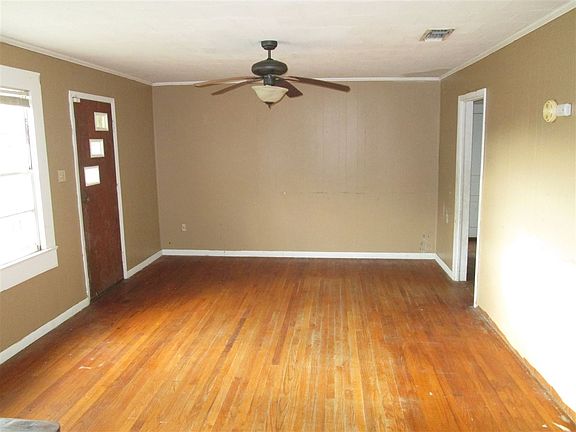 3rd image of 507 Louise St #0