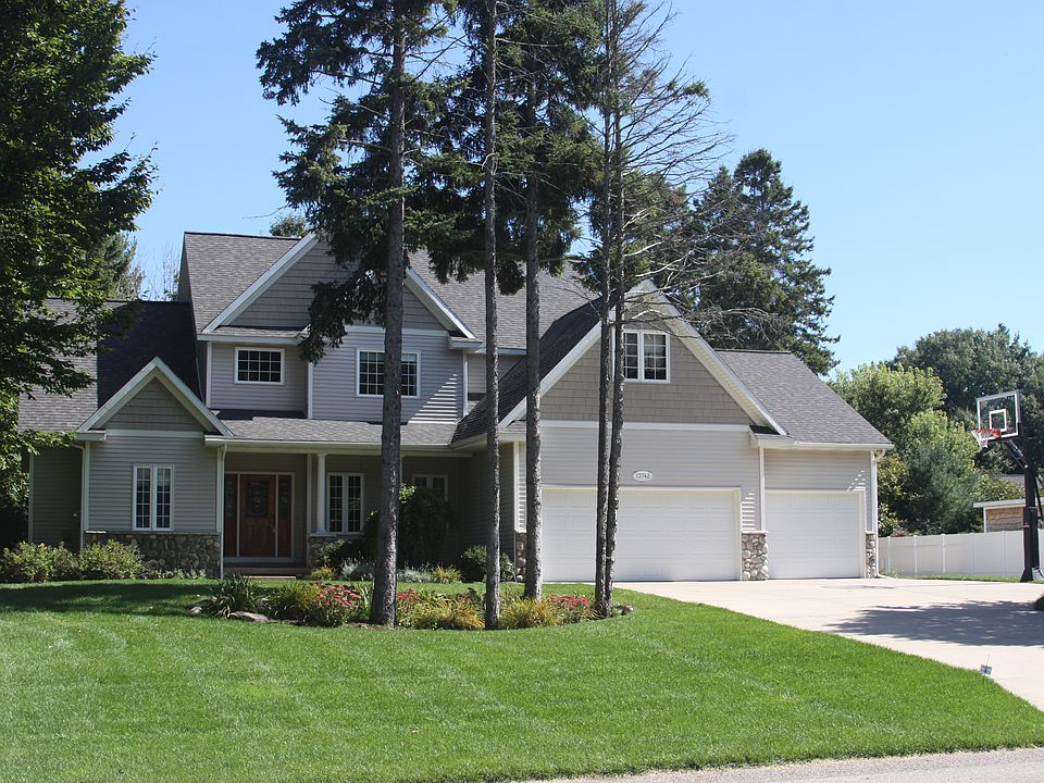 1st image of 13742 Lake Sedge Dr