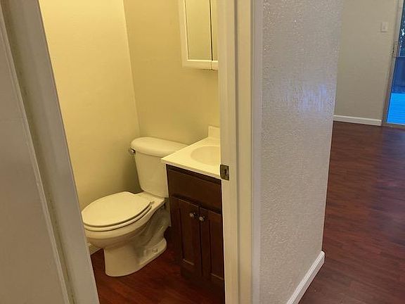 3rd image of 2084 Ascot Dr APT C