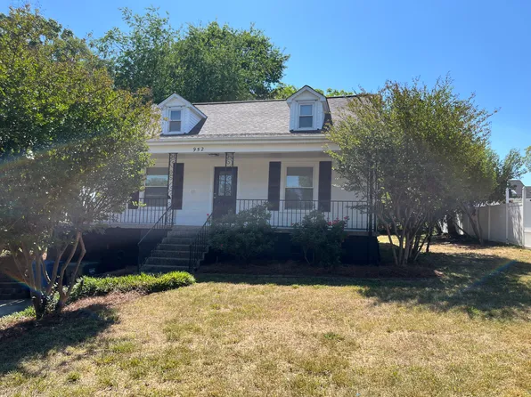 952 8th St NE, Hickory, NC 28601