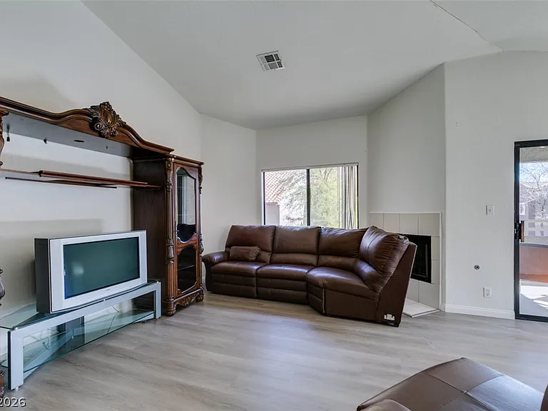 5054 S Rainbow Blvd #202 — Photo 9