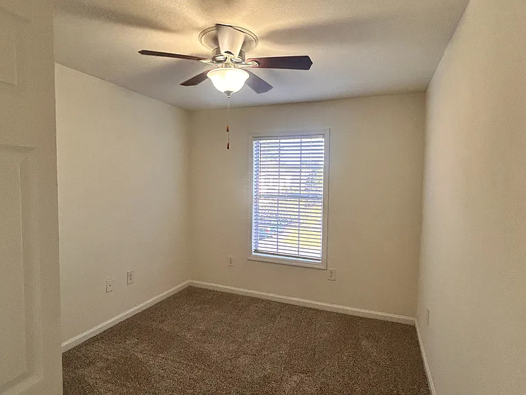 1261 Fords Pointe Cir #1261 — Photo 7