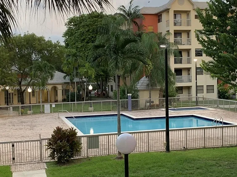 8215 Lake Dr #108 — Photo 31