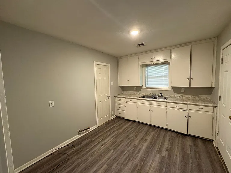 3416 Wood Ave — Photo 5