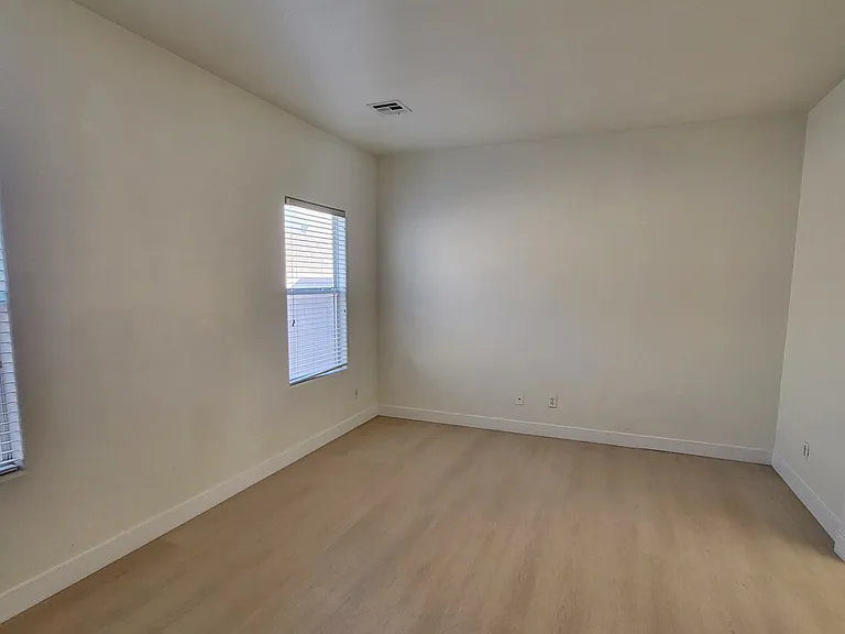 4528 Silverado Sage Ave — Photo 10