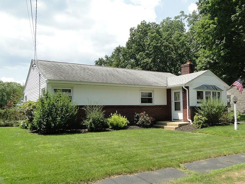 1st image of 22 Woodland Cir