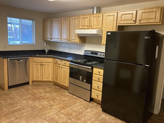2nd image of 922 S Lake St APT 1