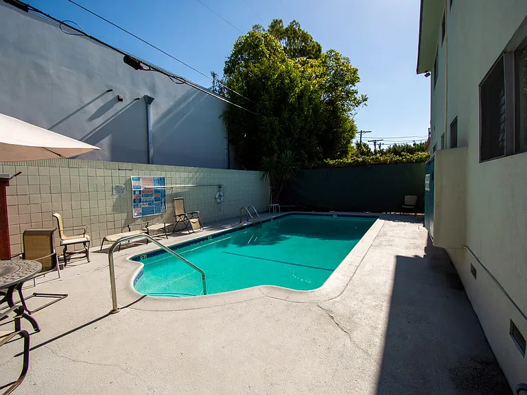 4112 Grand View Blvd — Photo 18
