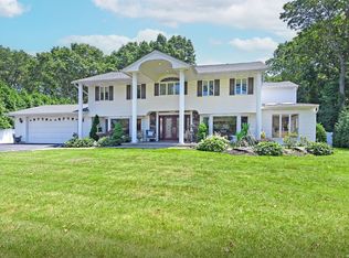 28 Tree Hollow Ct, Dix Hills, NY 11746