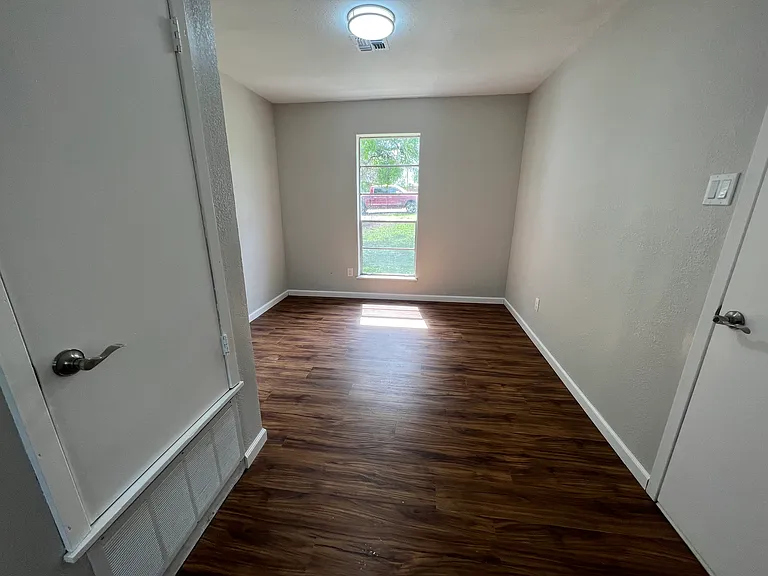 5337 Avenue C — Photo 18