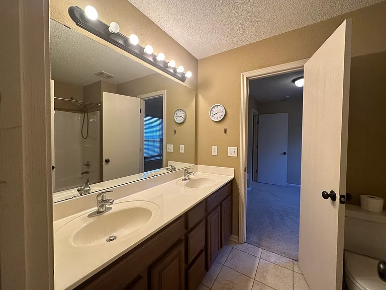 9869 N Lewis Ave — Photo 14