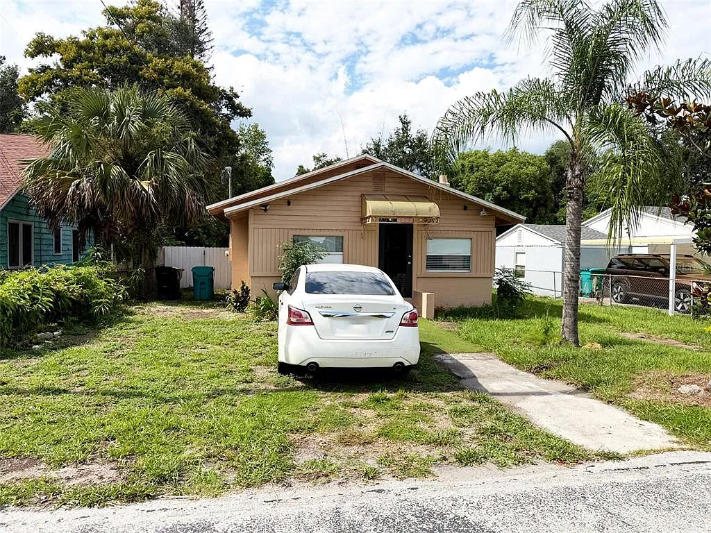 3 bed, 2.0 bath, 1178 sqft, $2,150 — Photo 1