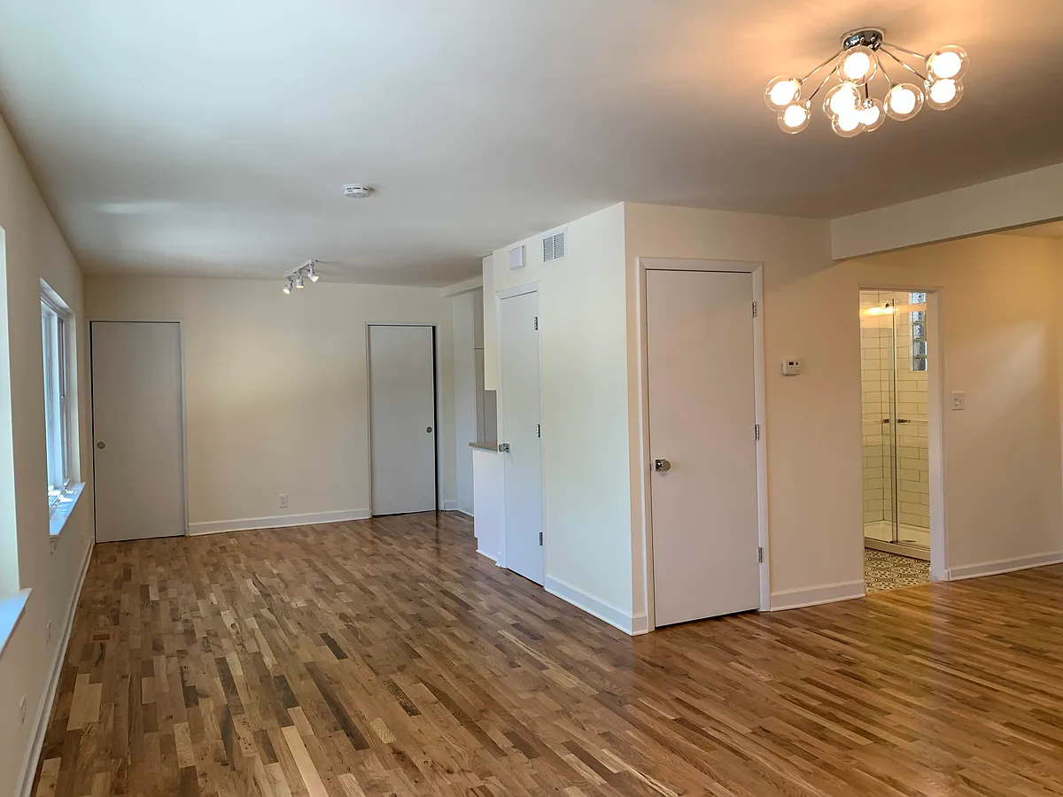 Building Photo - 1800 N Hudson Ave #2F