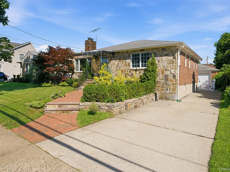 1641 Falmouth Ave — Photo 2