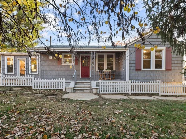 8739 Grant Rd, Saint Louis, MO 63123