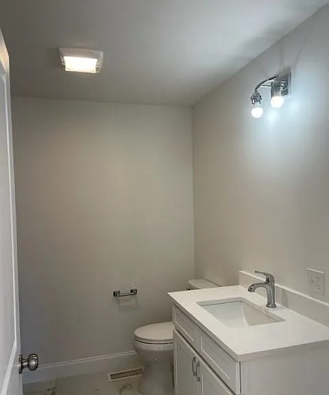 1686 Litchfield Tpke #B — Photo 11