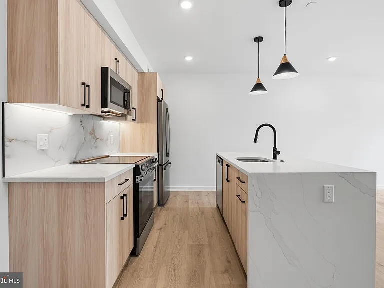 209 New St #5F — Photo 5