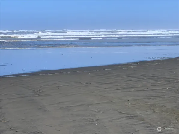 211 Sand Dune Avenue NW, Ocean Shores, WA 98569