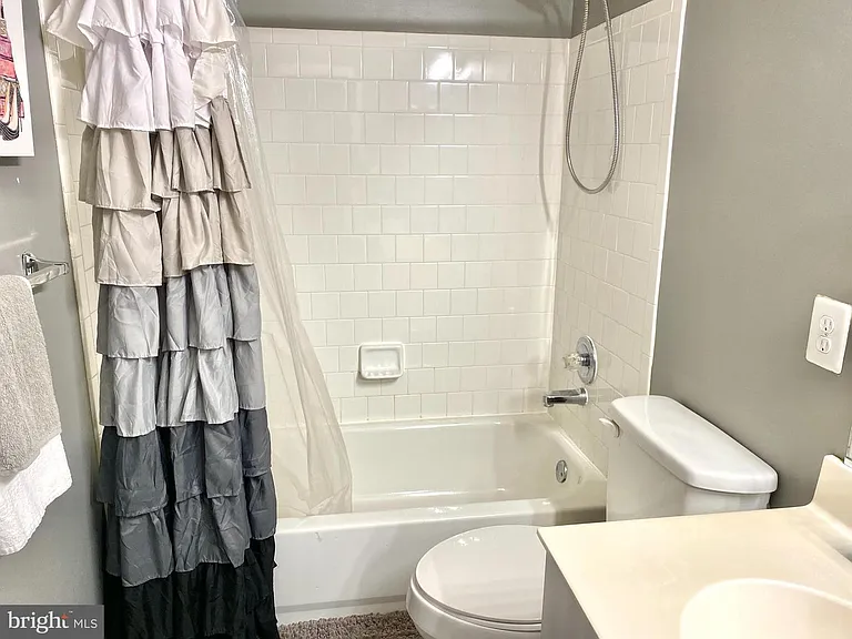 55 Taverngreen Ct — Photo 43