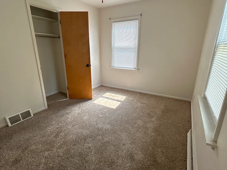 2916 Kentucky Ave — Photo 8