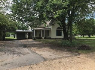 700 S Line St, Saint Jo, TX 76265