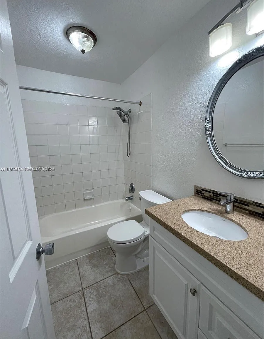 2 bed, 1.5 bath, 1000 sqft, $2,000 — Photo 3