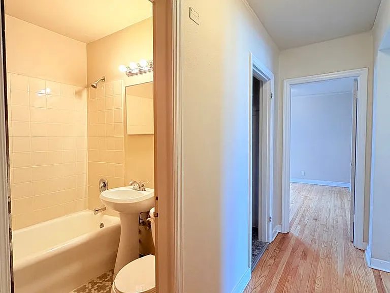 Spacious Units in a Vintage Brick Building- Walk to Seattle Center, Shops,and Restaurants! — Photo 30