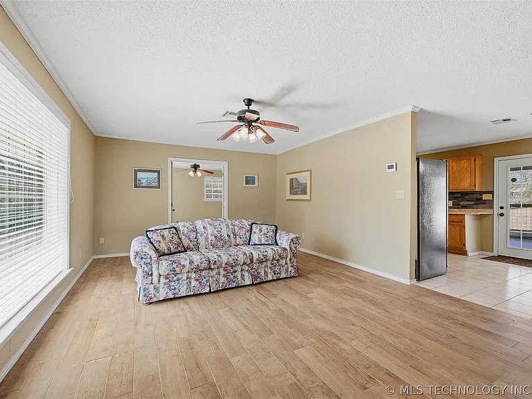 805 Harkey St — Photo 6