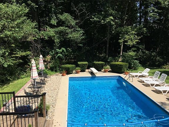 3rd image of 8048 Red Bud Ct