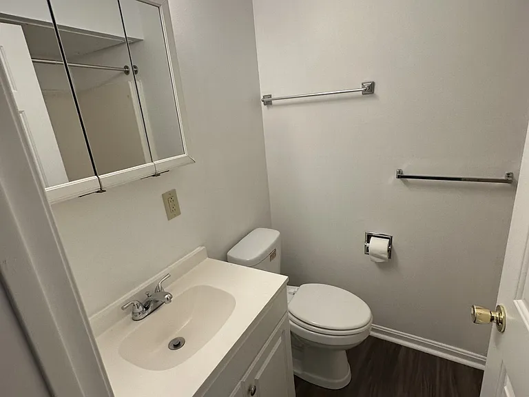 4215 Sussex Dr #6 — Photo 5