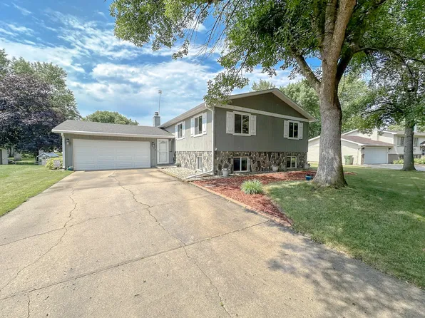 109 Santee Trl, Brookings, SD 57006