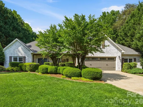 8247 Camelia Ln, Denver, NC 28037